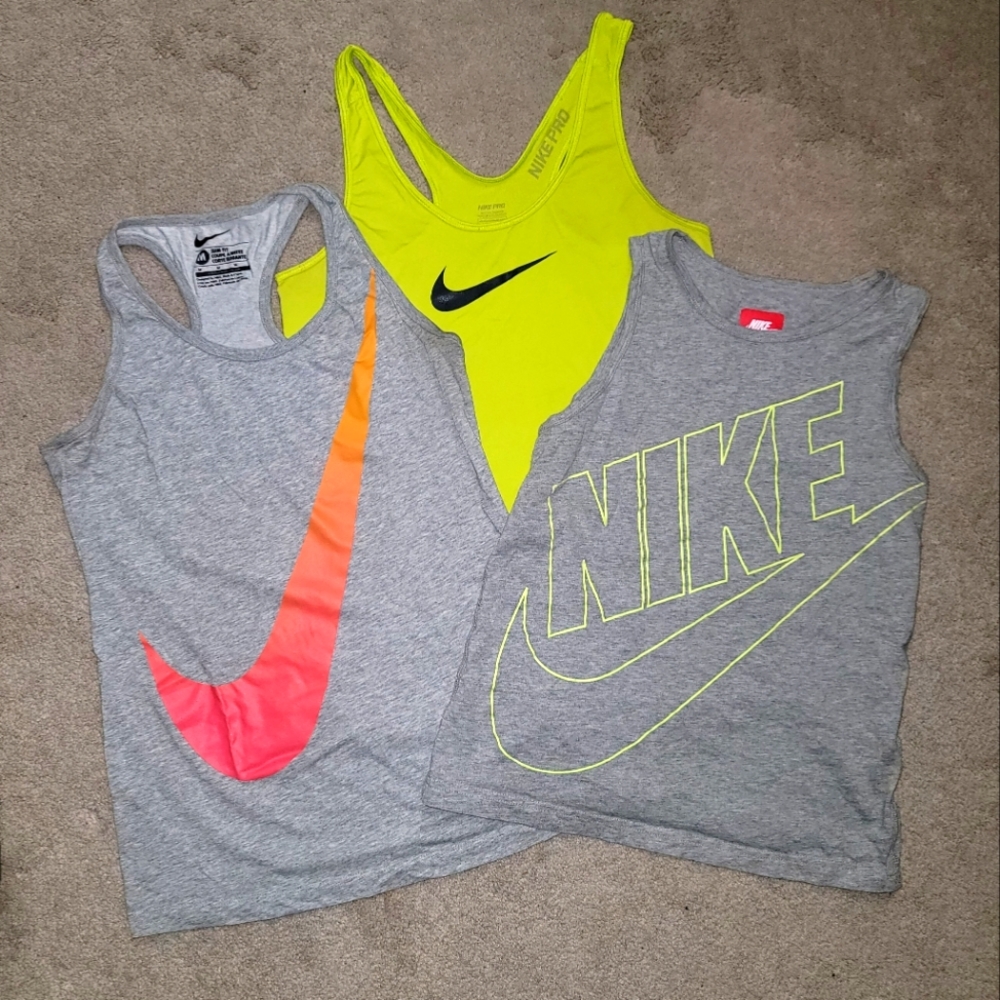 LOT OF 3 NIKE TANK TOPS- Sz M